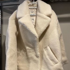*NEW* Abercrombie and Fitch teddy coat in cream. With tags, never worn.